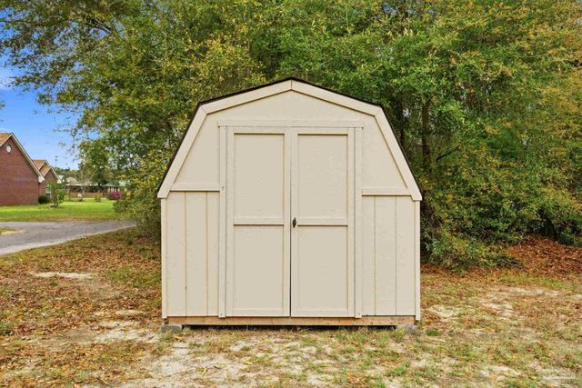 6464 Magnolia St, Milton, FL 32570