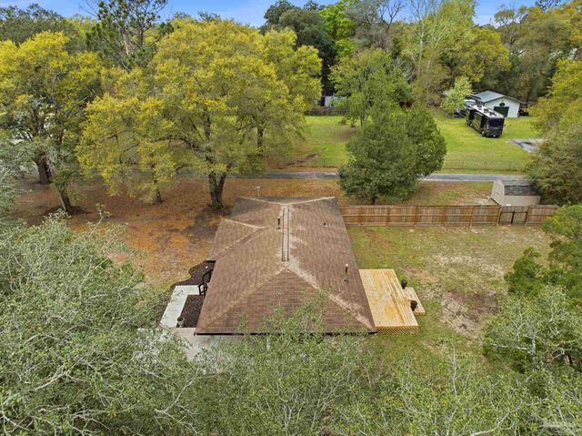 6464 Magnolia St, Milton, FL 32570