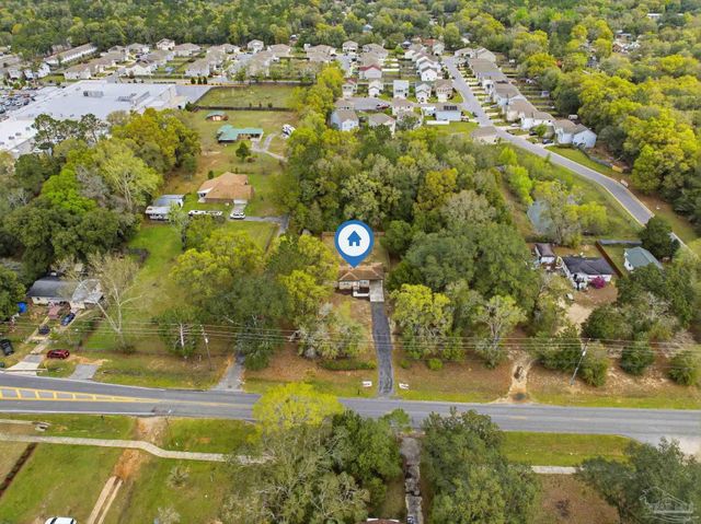 6464 Magnolia St, Milton, FL 32570