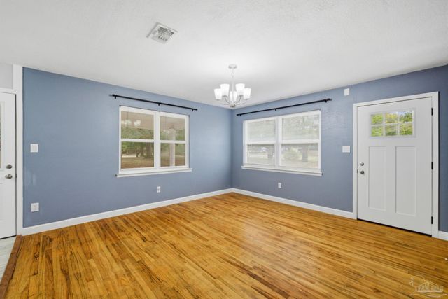 6464 Magnolia St, Milton, FL 32570