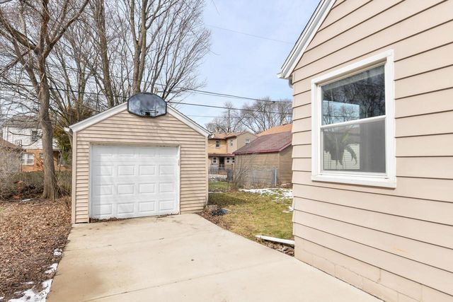 2515 N 71st STREET, Wauwatosa, WI 53213