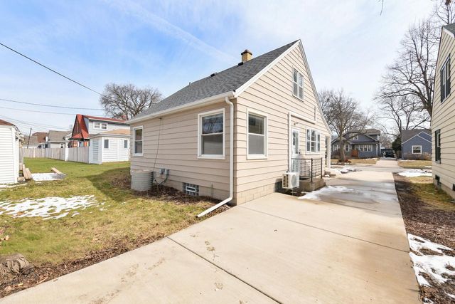 2515 N 71st STREET, Wauwatosa, WI 53213