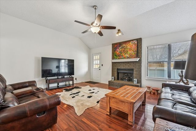 13773 S Oak Place, Glenpool, OK 74033