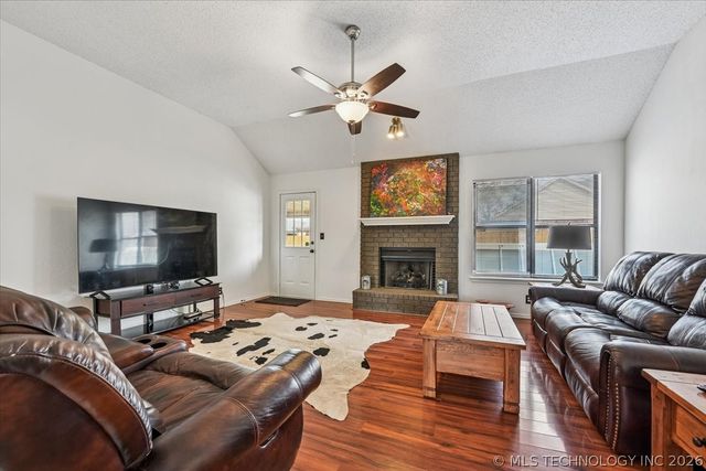 13773 S Oak Place, Glenpool, OK 74033