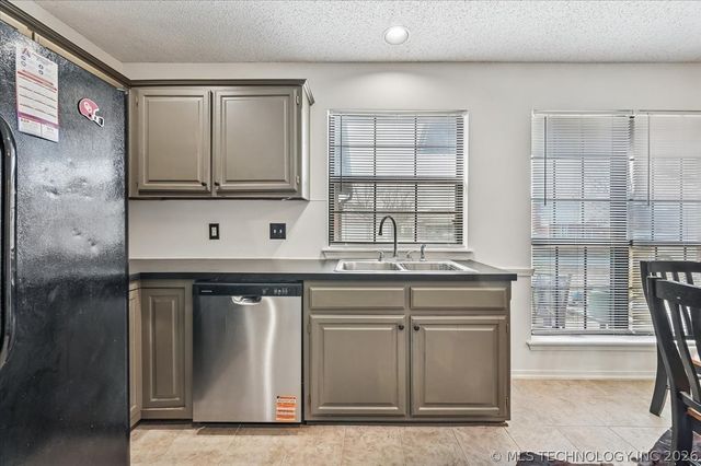 13773 S Oak Place, Glenpool, OK 74033