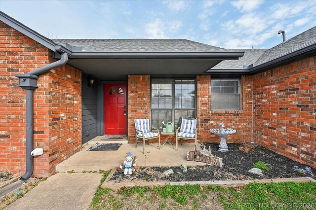 13773 S Oak Place, Glenpool, OK 74033