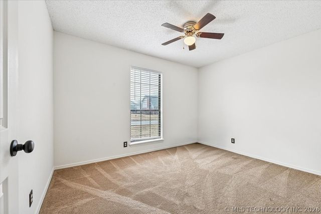 13773 S Oak Place, Glenpool, OK 74033