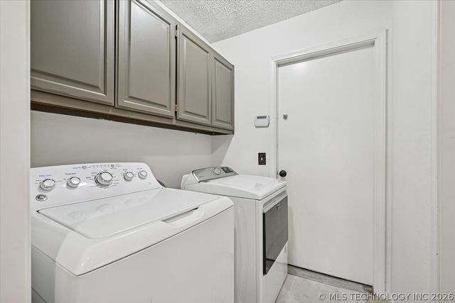 13773 S Oak Place, Glenpool, OK 74033