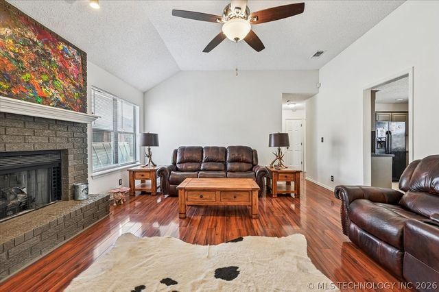 13773 S Oak Place, Glenpool, OK 74033