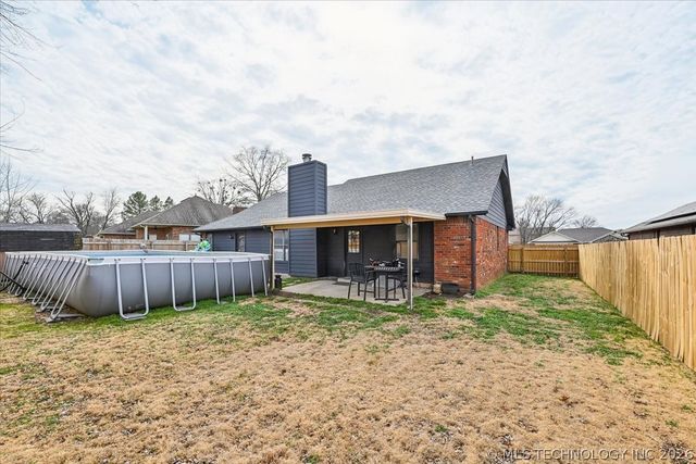 13773 S Oak Place, Glenpool, OK 74033