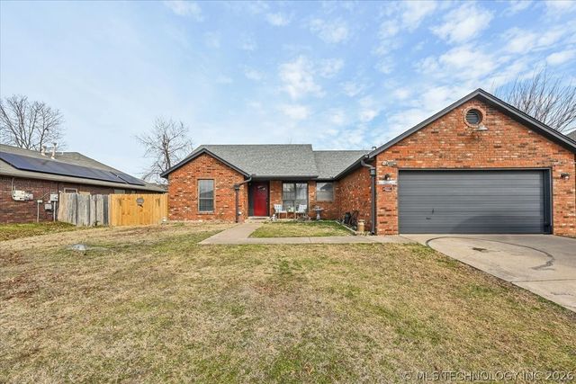 13773 S Oak Place, Glenpool, OK 74033