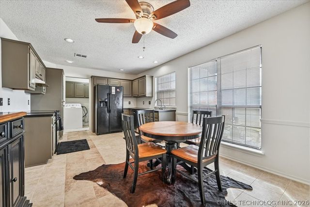 13773 S Oak Place, Glenpool, OK 74033