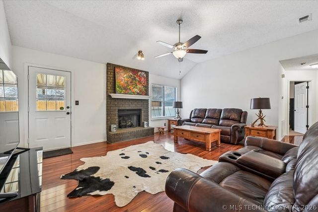 13773 S Oak Place, Glenpool, OK 74033