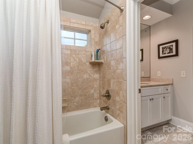 16728 Ashton Oaks Drive, Charlotte, NC 28278