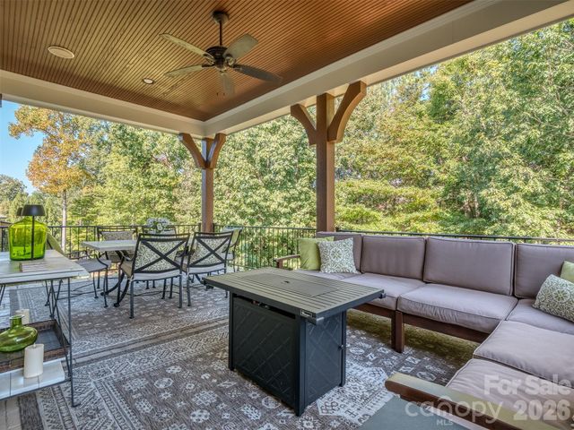 16728 Ashton Oaks Drive, Charlotte, NC 28278