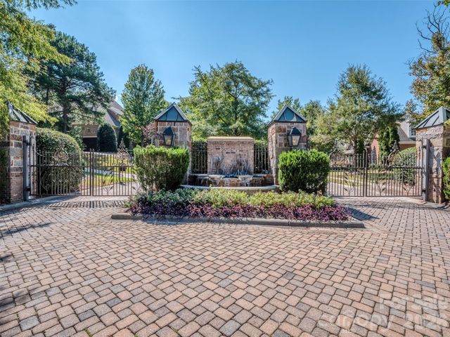 16728 Ashton Oaks Drive, Charlotte, NC 28278