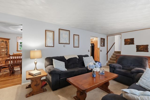33 Rolling Ln, Hudson, MA 01749