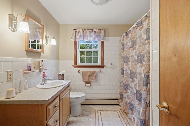 33 Rolling Ln, Hudson, MA 01749