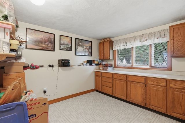 33 Rolling Ln, Hudson, MA 01749