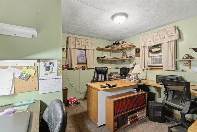 33 Rolling Ln, Hudson, MA 01749