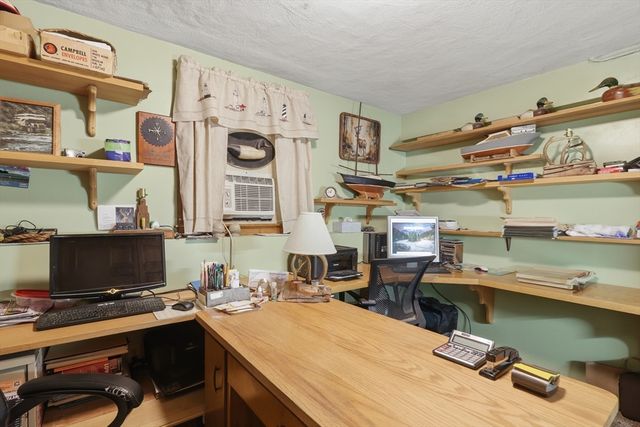 33 Rolling Ln, Hudson, MA 01749