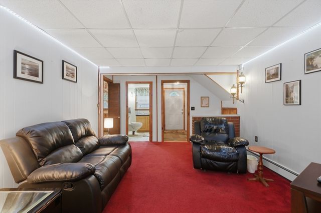 33 Rolling Ln, Hudson, MA 01749