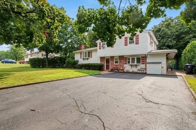 33 Rolling Ln, Hudson, MA 01749