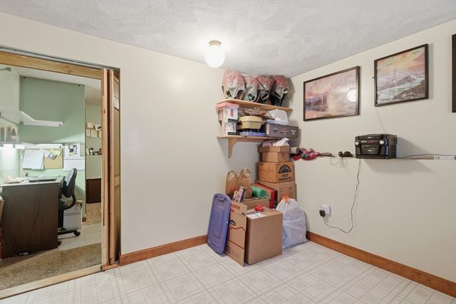 33 Rolling Ln, Hudson, MA 01749