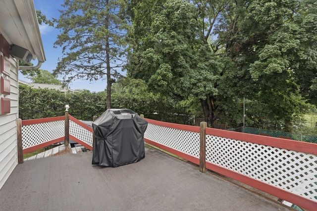 33 Rolling Ln, Hudson, MA 01749