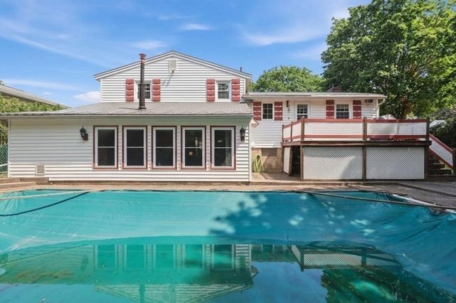 33 Rolling Ln, Hudson, MA 01749