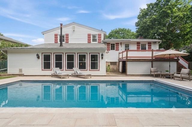 33 Rolling Ln, Hudson, MA 01749