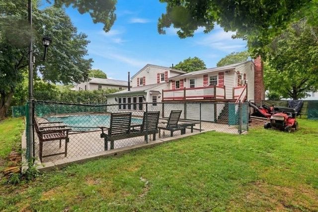 33 Rolling Ln, Hudson, MA 01749