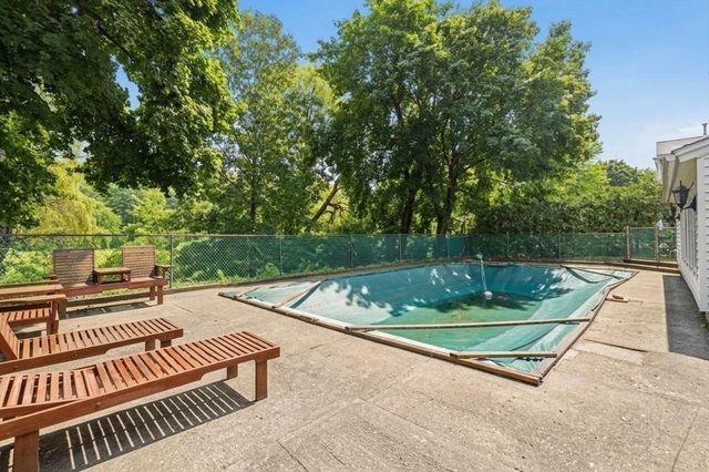33 Rolling Ln, Hudson, MA 01749