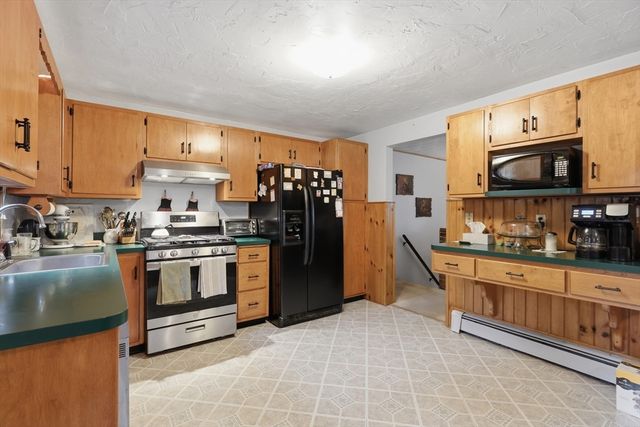 33 Rolling Ln, Hudson, MA 01749