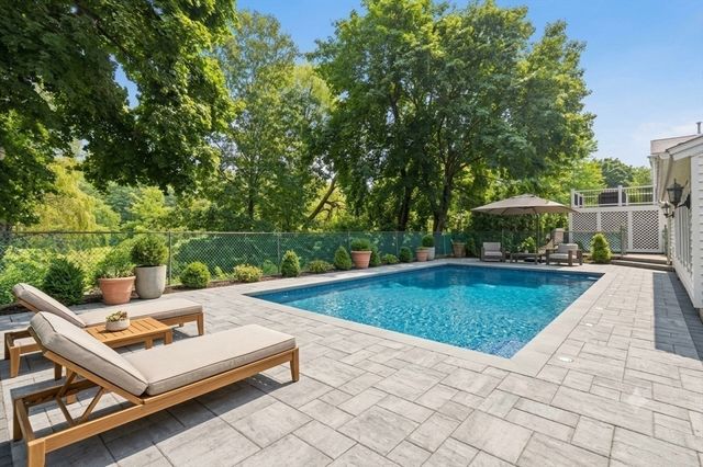 33 Rolling Ln, Hudson, MA 01749