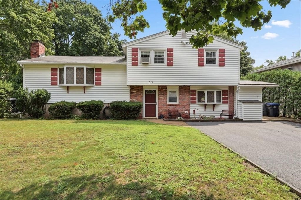 33 Rolling Ln, Hudson, MA 01749