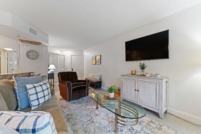 1605 S Us Hwy 1 E104, Jupiter, FL 33477