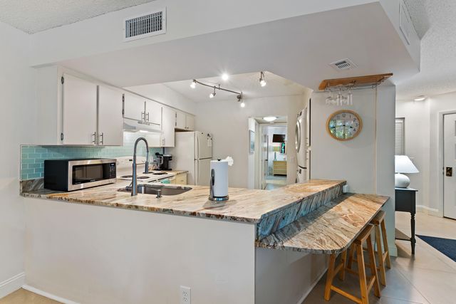 1605 S Us Hwy 1 E104, Jupiter, FL 33477