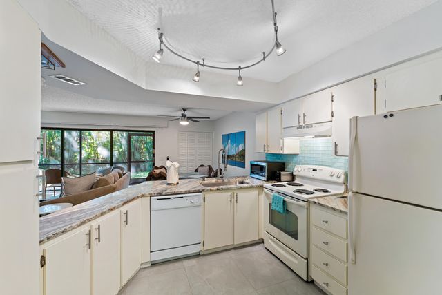 1605 S Us Hwy 1 E104, Jupiter, FL 33477