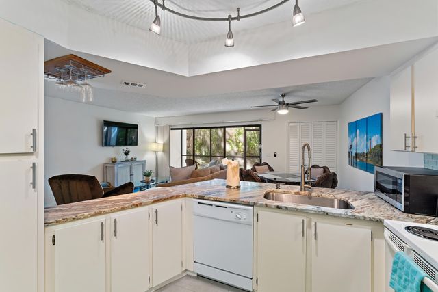 1605 S Us Hwy 1 E104, Jupiter, FL 33477