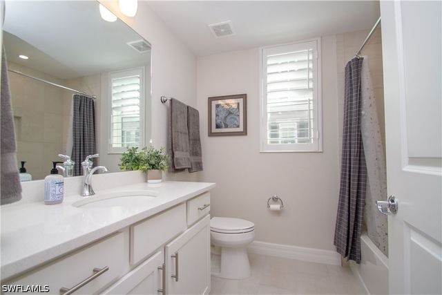 232 Indies DR E 101, Naples, FL 34114
