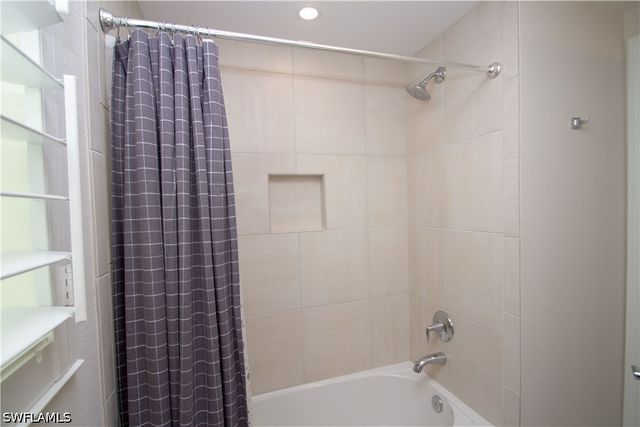232 Indies DR E 101, Naples, FL 34114