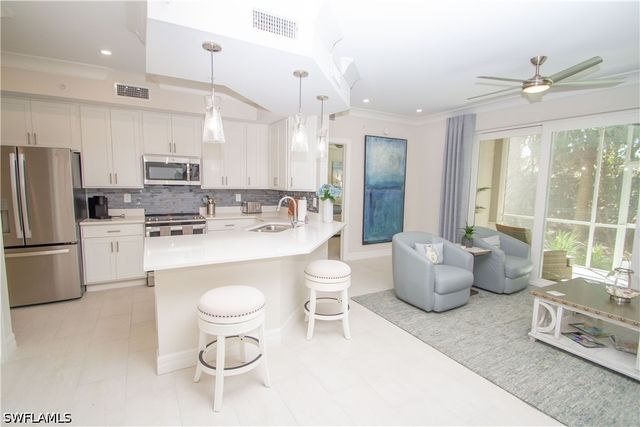 232 Indies DR E 101, Naples, FL 34114