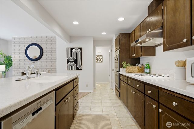 1011 179th Place NE, Bellevue, WA 98008