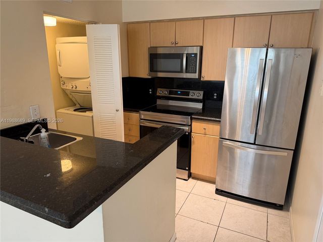 550 S Park Rd 24-8, Hollywood, FL 33021