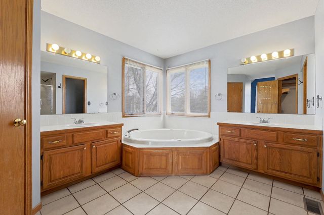 2544 N Fox Run Ct, Wichita, KS 67226