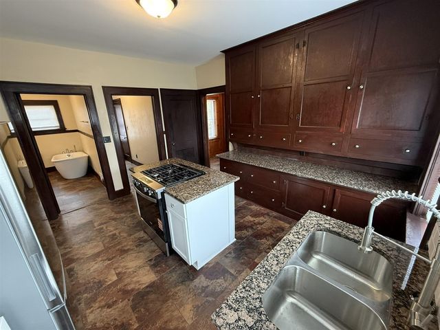462 Catawba Avenue, Muskegon, MI 49442