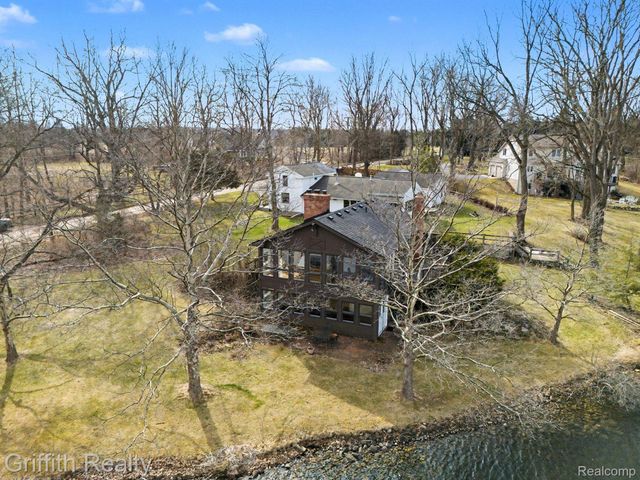 11616 Hall Road, Hamburg Township, MI 48189