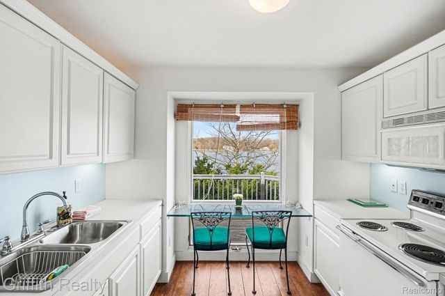 11616 Hall Road, Hamburg Township, MI 48189