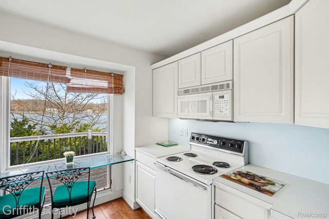 11616 Hall Road, Hamburg Township, MI 48189